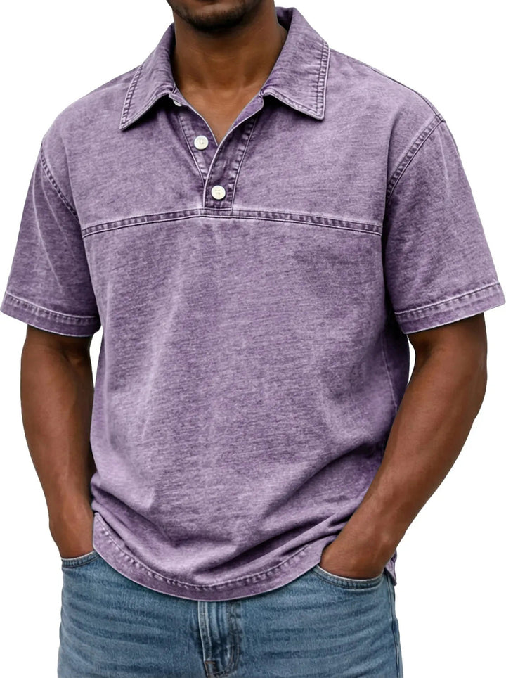 Vêtement d'été : polo homme vintage à manches courtes, offrant confort et élégance pour un look décontracté.