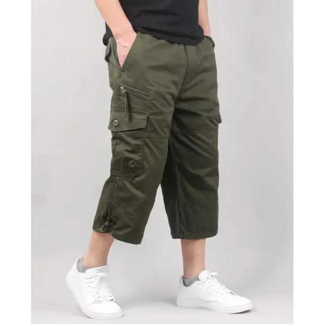 Mode homme : short cargo léger et respirant pour l'été. Vêtement polyvalent pour confort maximal et style décontracté.