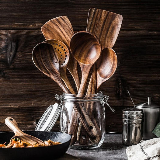 Ensemble d'ustensiles de cuisine en bois de teck naturel et durable. Écologique et antiadhésif.