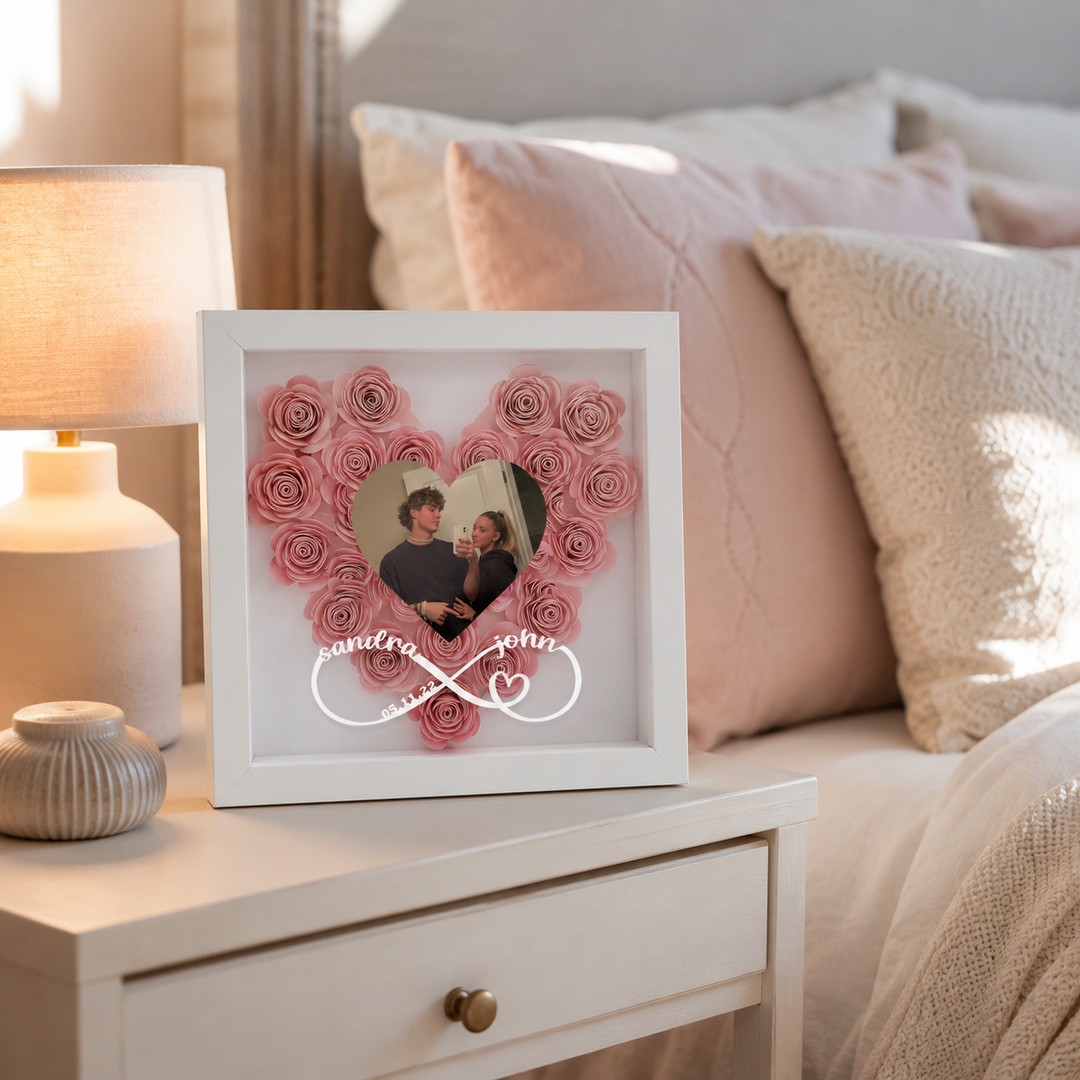 Décoration romantique : cadre photo cœur personnalisé, idéal pour la Saint-Valentin des couples.