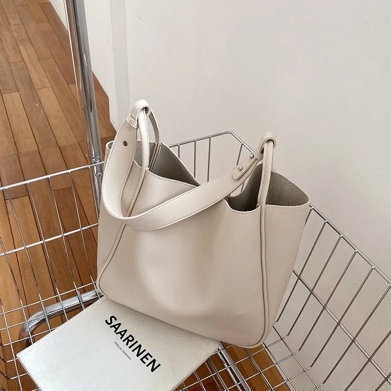 Sac épaule femme grand modèle en cuir vegan résistant. Idéal usage quotidien.
