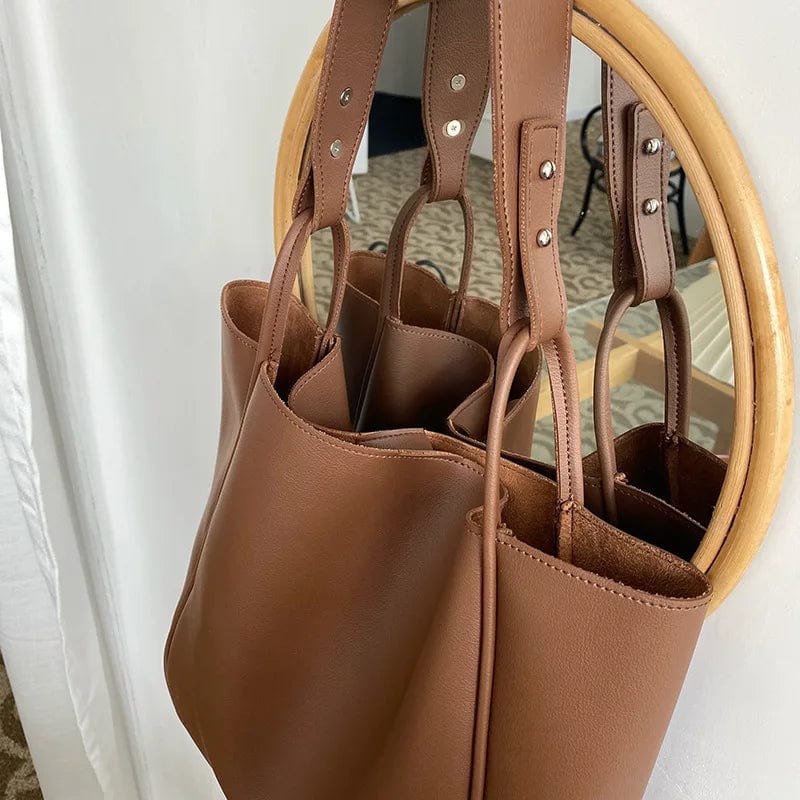 Sac à main fourre-tout marron en cuir vegan pour femme. Idéal travail, shopping.