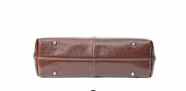 Intérieur organisé du sac cabas cuir femme, avec compartiment rembourré pour ordinateur portable.