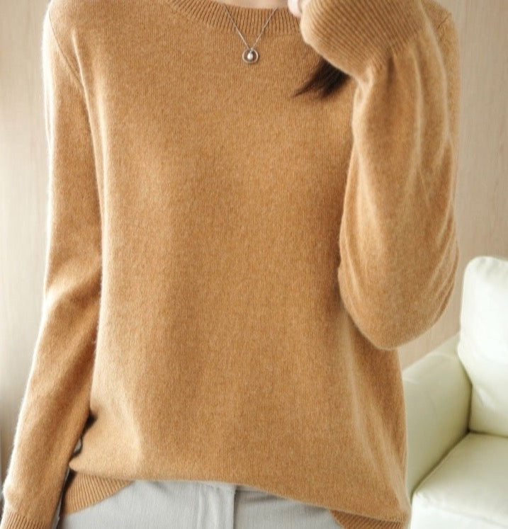 Ce pull femme moderne offre élégance et confort, essentiel pour l'hiver et l'automne.