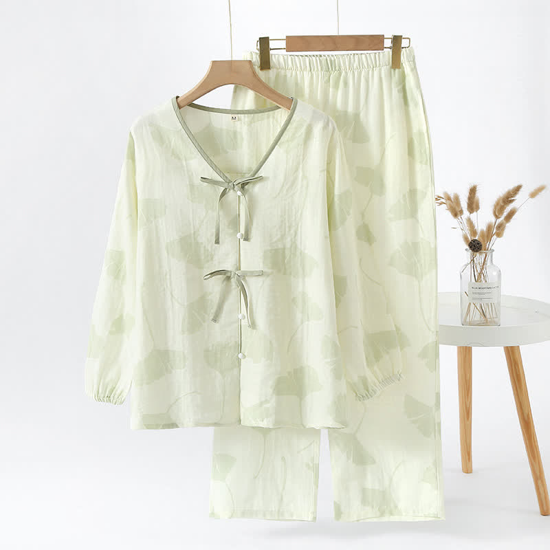 Pyjama femme raffiné, motif ginkgo délicat. Un ensemble de nuit 2 pièces léger et confortable pour elle.