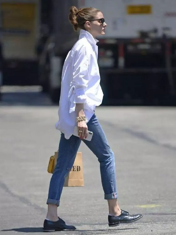 Haut femme polyvalent, cette blouse chic offre un style mode élégant. Parfaite pour toute occasion, printemps ou été.