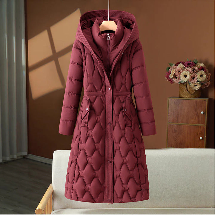 Manteau d'hiver long matelassé moderne pour femmes, assurant confort, chaleur et protection élégante contre le froid.
