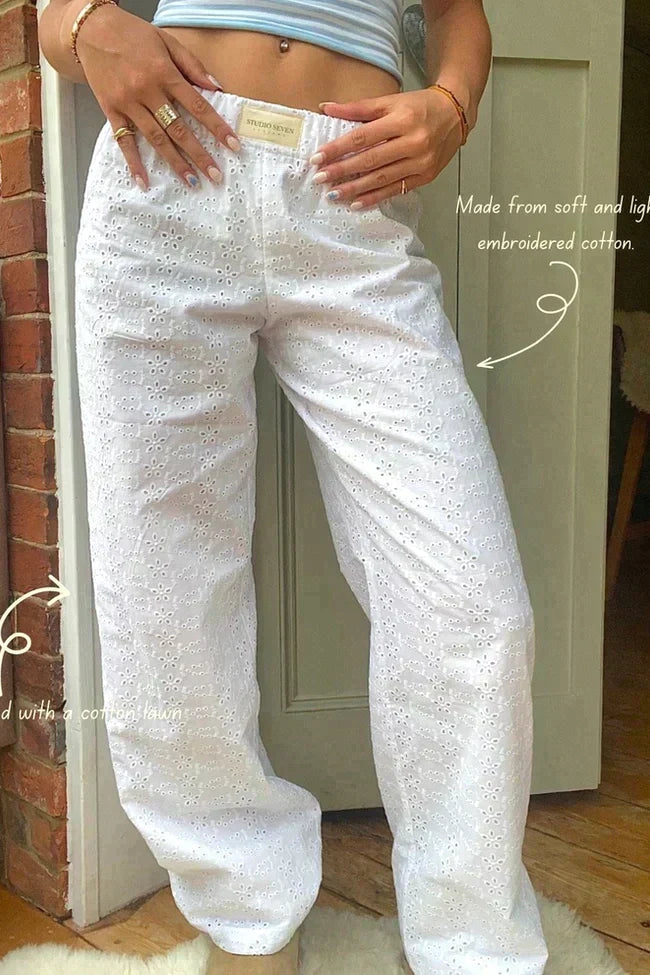 Mode printemps été: pantalon femme fluide en coton à rayures, ultra confortable.