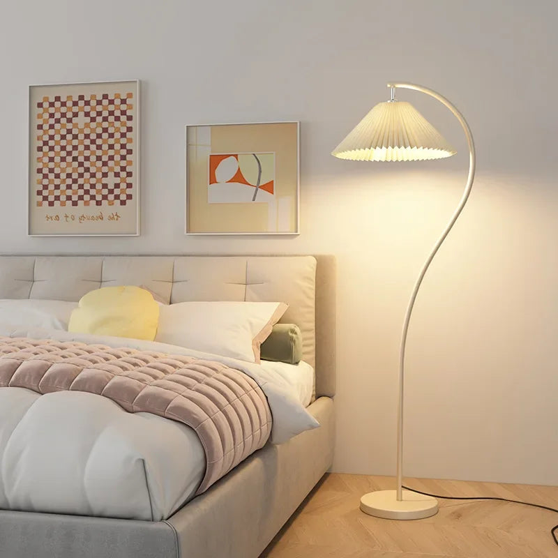 Élégante lampe sur pied LED avec lumière réglable, parfaite pour créer une ambiance moderne dans toute pièce.