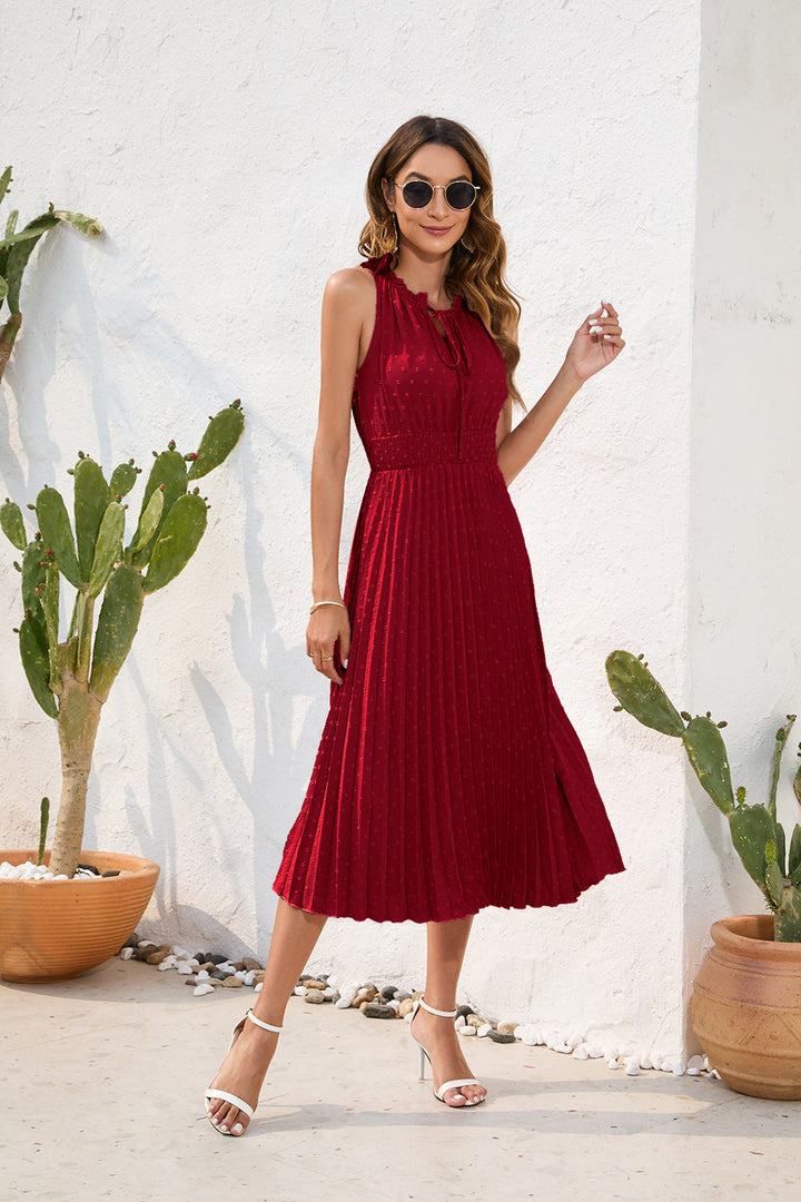 Robe femme fluide et élégante, plissée, sans manches, col neckholder. Parfaite pour le confort estival.