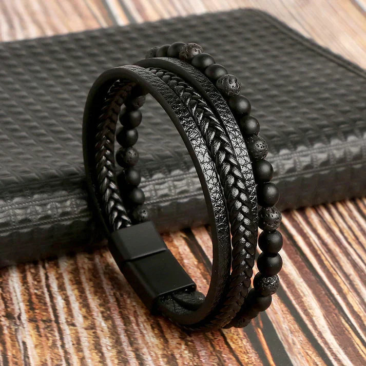 Bracelet élégant en cuir bleu pour homme, design multicouche. Fermeture ajustable, parfait accessoire de mode.