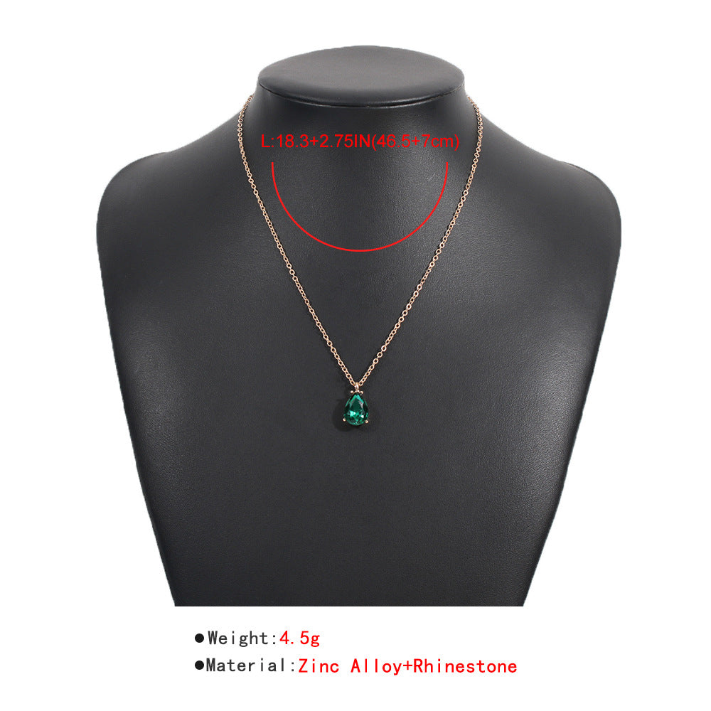 Collier femme élégant, design goutte d'émeraude avec strass. Bijou idéal comme cadeau ou pour une fête.