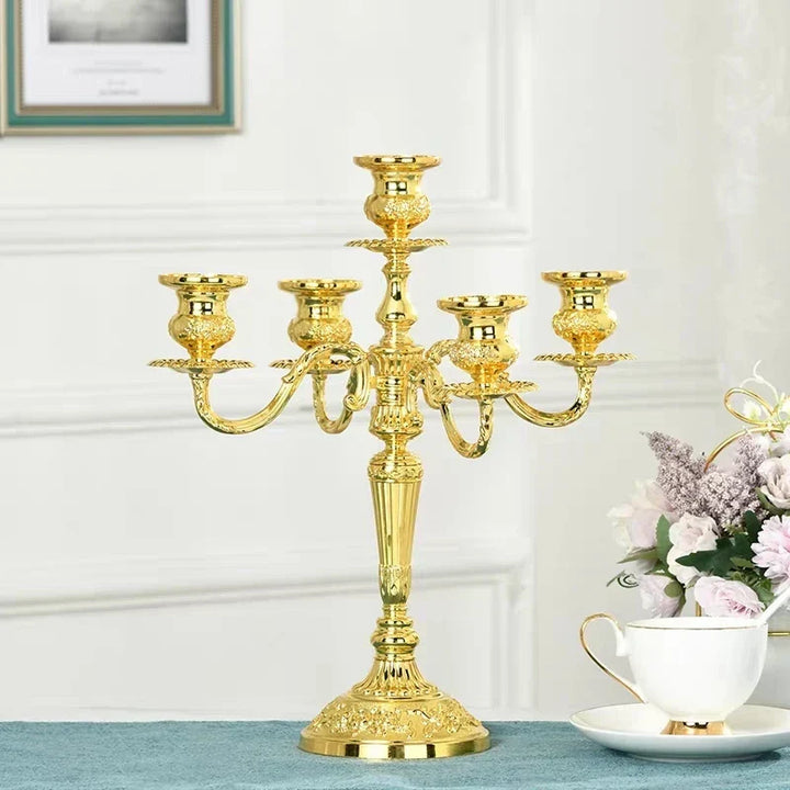 Candelabre vintage élégant 3 bras doré, parfait pour un style classique et raffiné.