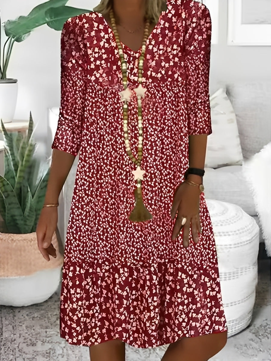 Mini robe femme fluide décontractée à col V. Style élégant et confortable, parfaite pour les journées d'été.