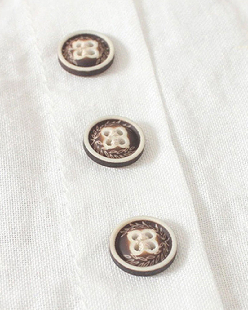 Manches longues fluides de la blouse femme. Haut léger décontracté, parfait pour la mode printanière et estivale.