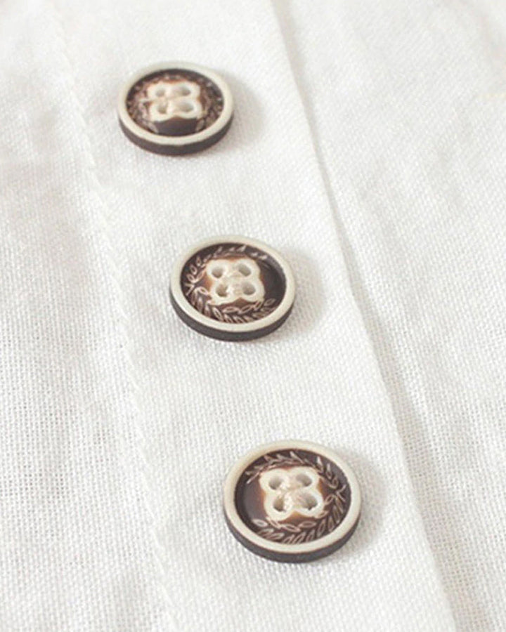 Manches longues fluides de la blouse femme. Haut léger décontracté, parfait pour la mode printanière et estivale.