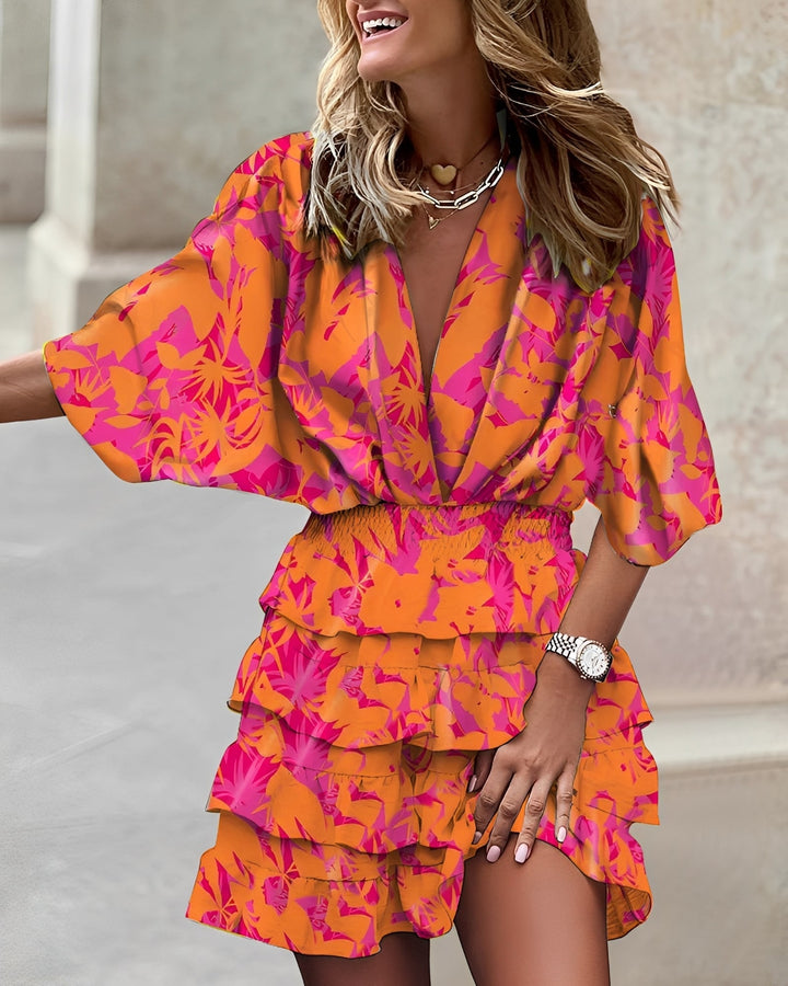 Mini robe asymétrique chic et tendance pour femme, silhouette moderne. Confort et style assurés.