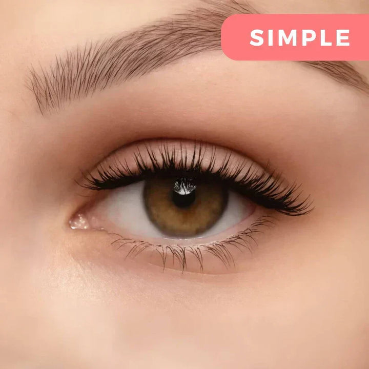 Kit de cils magnétiques avec applicateur, pour une application facile et un regard captivant.