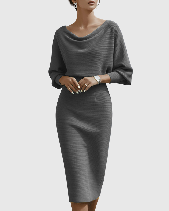 Robe midi drapée femme, chic et confortable. Idéale pour un look raffiné et moderne en toute occasion.