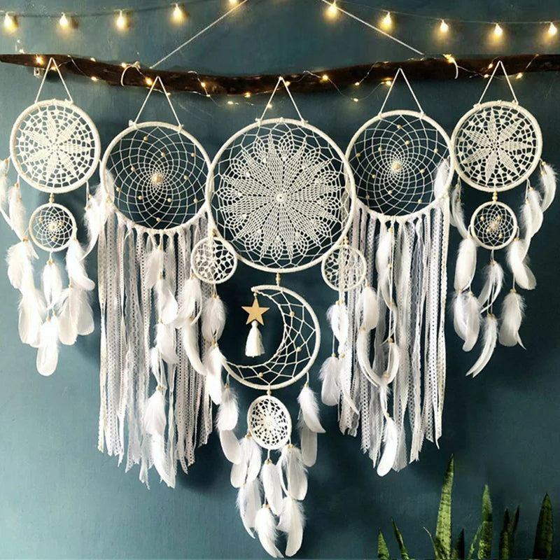 Capteurs de rêves bohèmes blancs en macramé de coton, ensemble de 5 pièces fait main, idéal pour une décoration murale intérieure.