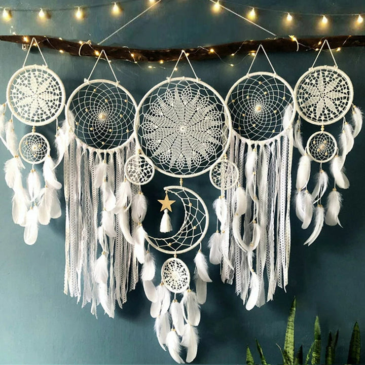Capteurs de rêves bohèmes blancs en macramé de coton, ensemble de 5 pièces fait main, idéal pour une décoration murale intérieure.