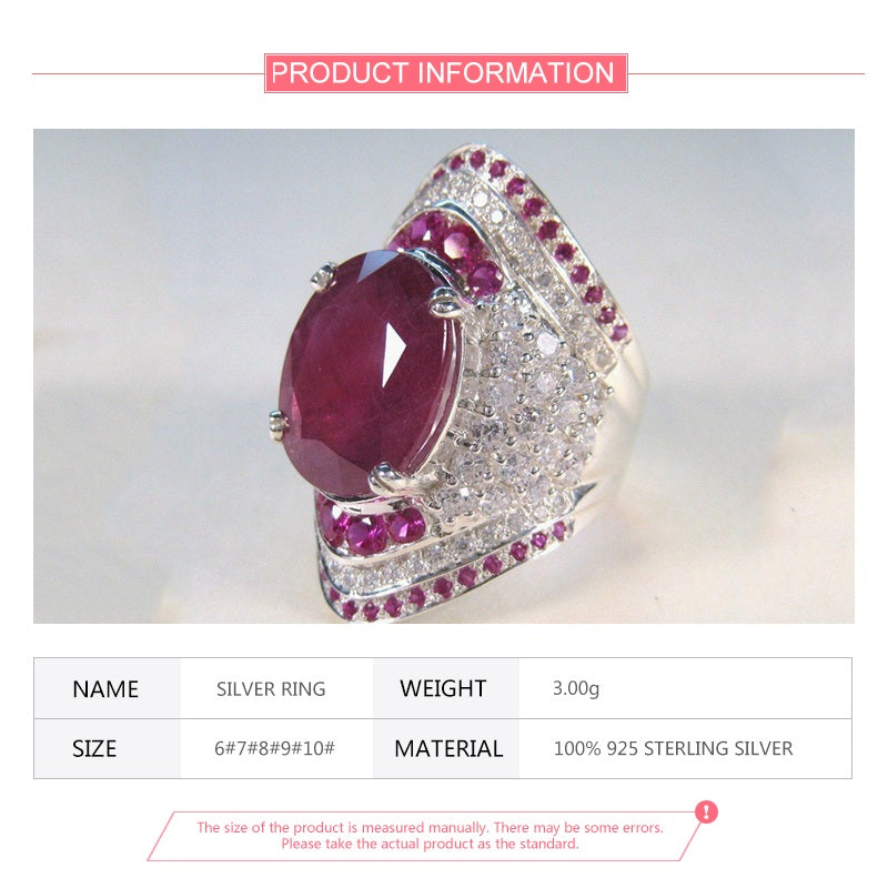 Bague femme chic en argent 925 avec un rubis brillant. Accessoire de mode élégant et précieux.