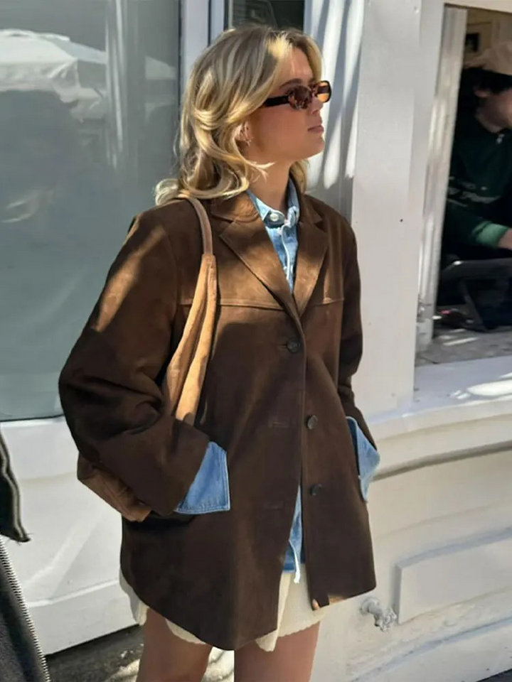 Veste blazer oversize marron pour femme, matière confortable, touche élégante et tendance pour toute saison.