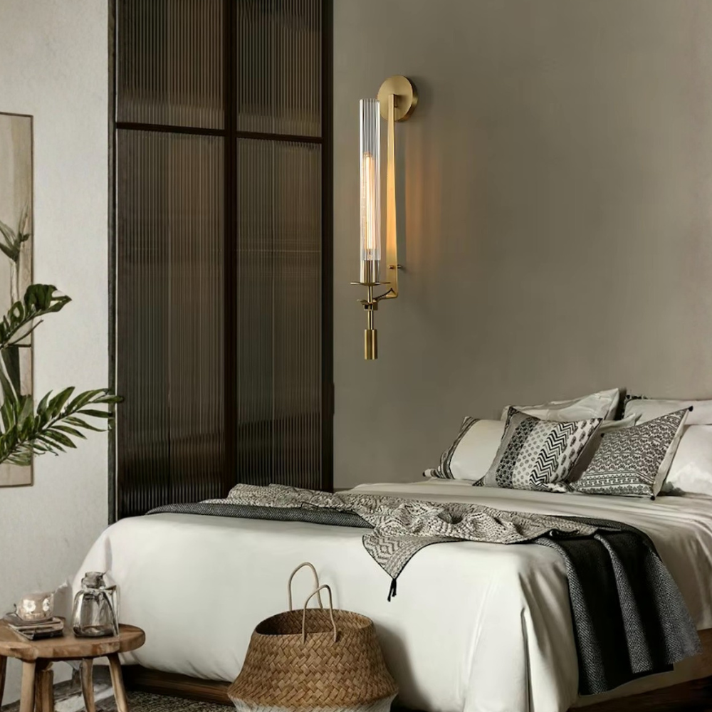 Applique verticale moderne, luminaire mural contemporain pour un éclairage doux et chic.