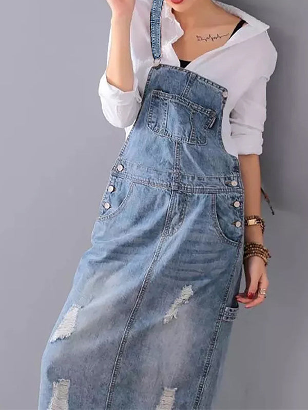 Robe salopette denim femme décontractée, jean usé et élégant. Confort et style pour toutes occasions.