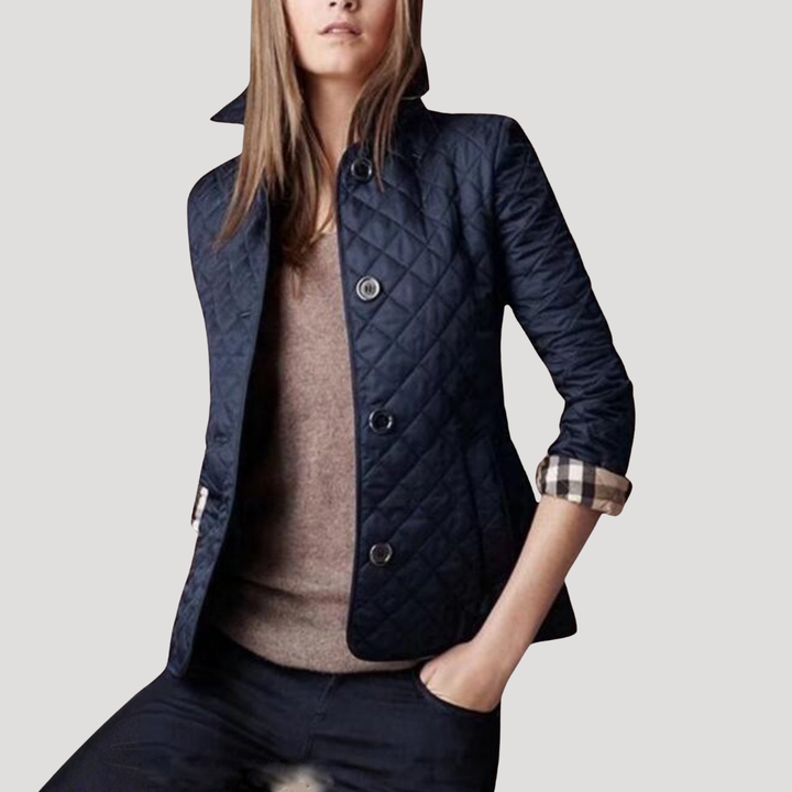 Élégante veste matelassée femme, indispensable pour la mi-saison. Look moderne et polyvalent.