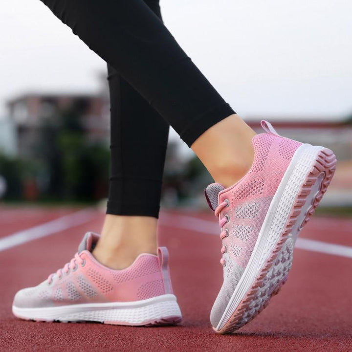 Chaussures de marche femme ultra-confortables avec dessus respirant et souple.