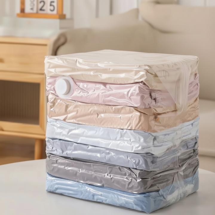 Sac de compression sans pompe pour un gain de place maximal. Idéal pour ranger vêtements et literie.