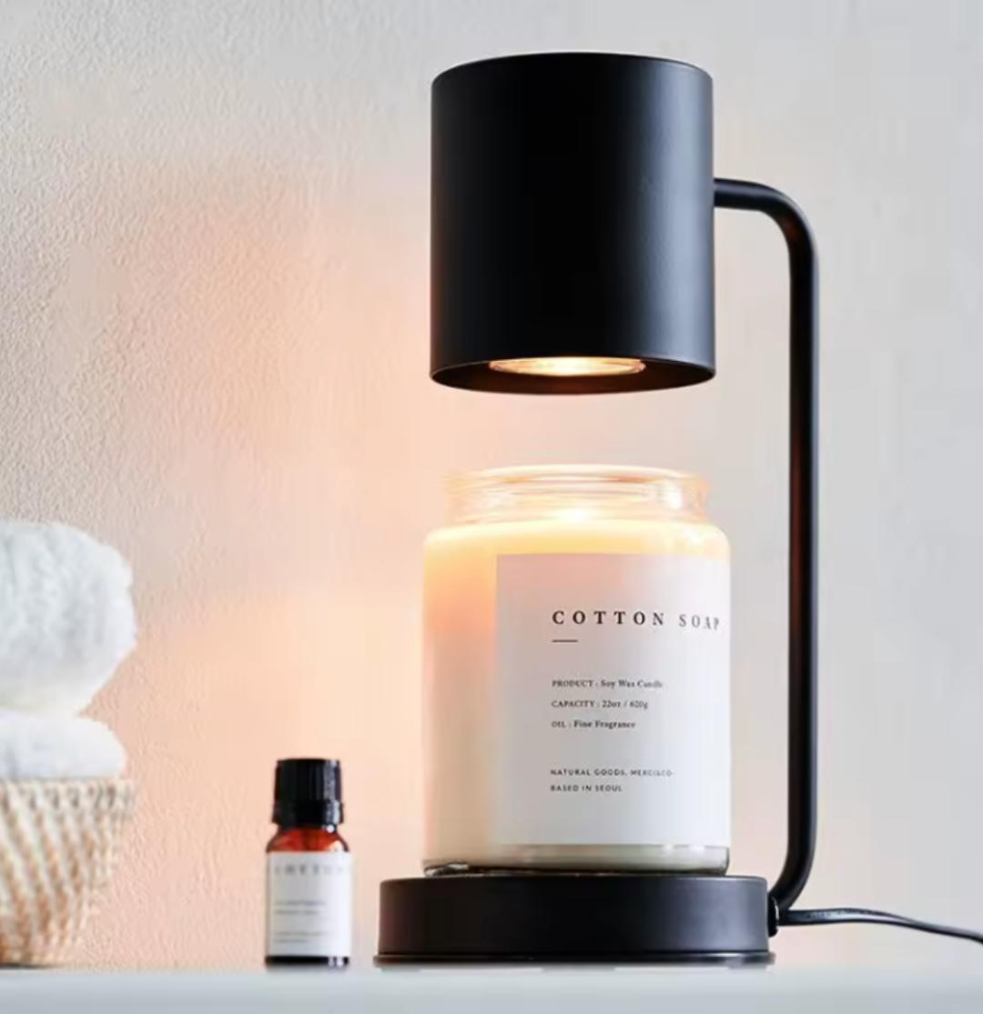 Lampe chauffe-cire élégante pour un éclairage d'ambiance doux, sans flamme, idéale pour le bien-être et la détente.