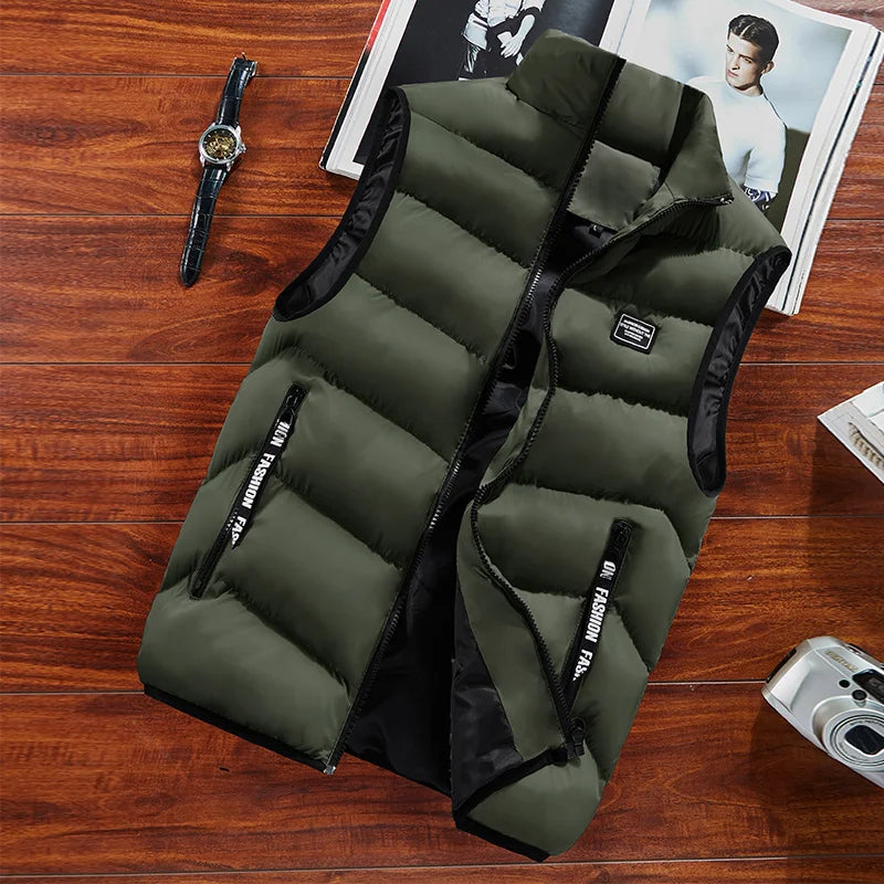Homme portant le gilet matelassé Clarence, look moderne, confort et style pour la mode masculine d'automne.