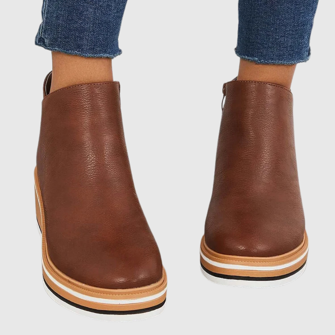 Bottes beige femme, look moderne et élégant. Confort quotidien automnal, parfaites pour la ville chic.