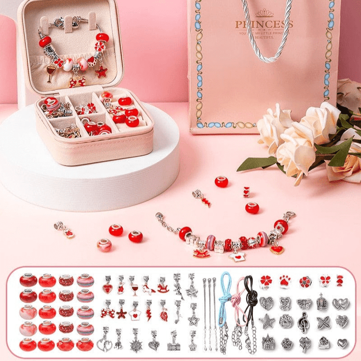 Bracelets faits main et personnalisés créés avec le kit DIY. Idée cadeau originale pour jeunes filles.