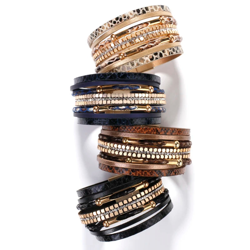 Bracelet femme chic en cuir multicouche. Design motif serpent audacieux, un accessoire mode qui attire l'œil.