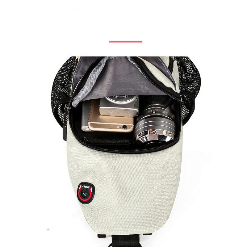 Mini sac à dos bandoulière femme, compact et résistant pour le voyage léger.