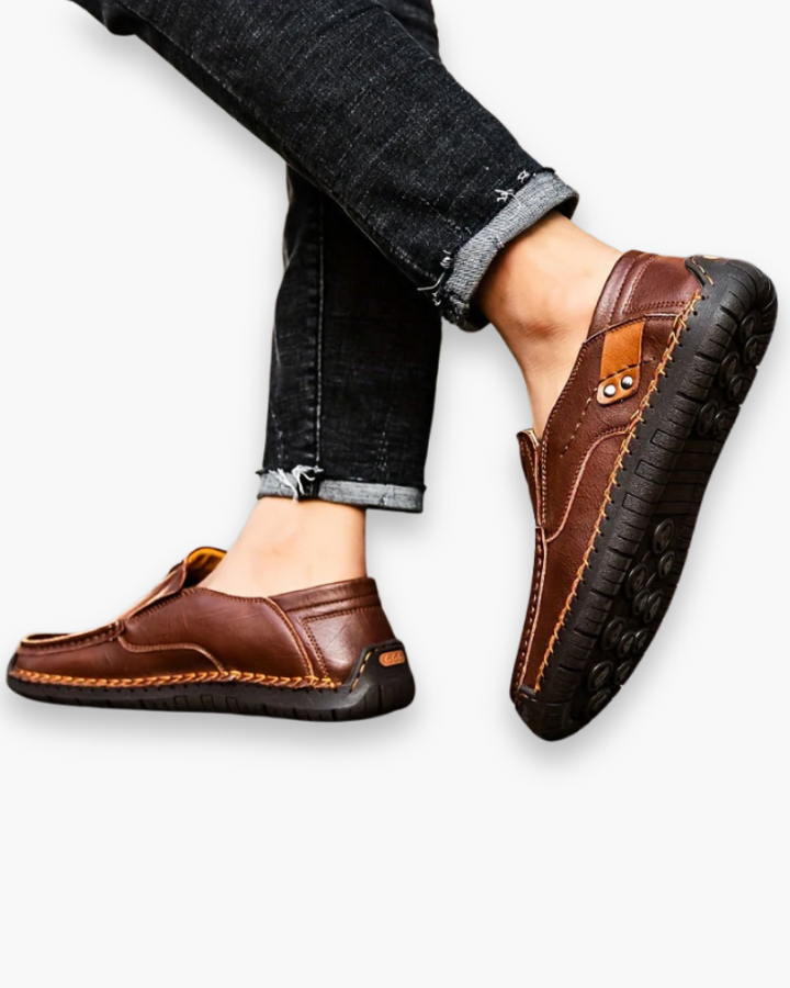 Mocassins homme noirs confortables, semelle durable offrant une excellente adhérence pour le style urbain.