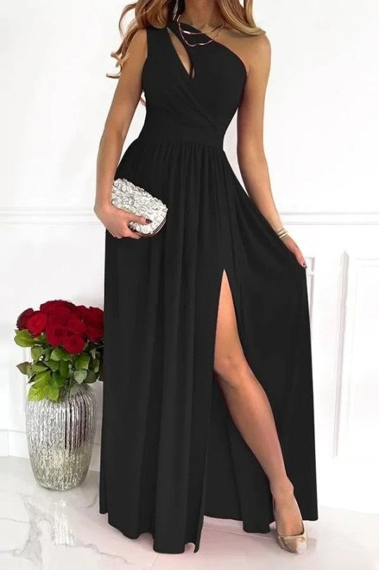 Mode femme : robe de soirée élégante et chic, longue avec fente, pour occasions spéciales et cocktails.