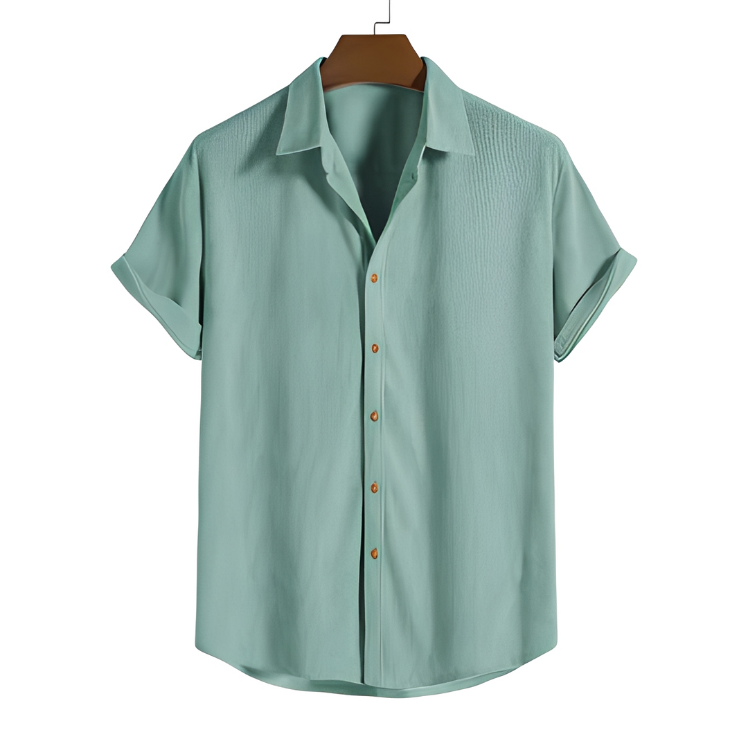Chemise respirante homme pour l'été. Manches courtes, style casual chic pour un confort optimal en vacances.