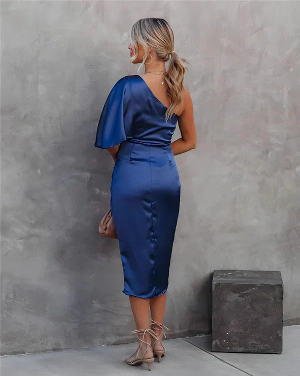 Sublime robe de soirée femme en soie Celina, texture douce et apparence luxueuse, très sensuelle.