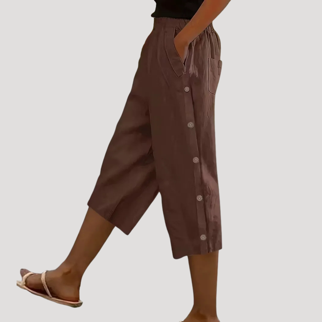 Pantalon fluide femme mi-long, coupe ample et confortable. Parfait pour l'été, style décontracté et léger.
