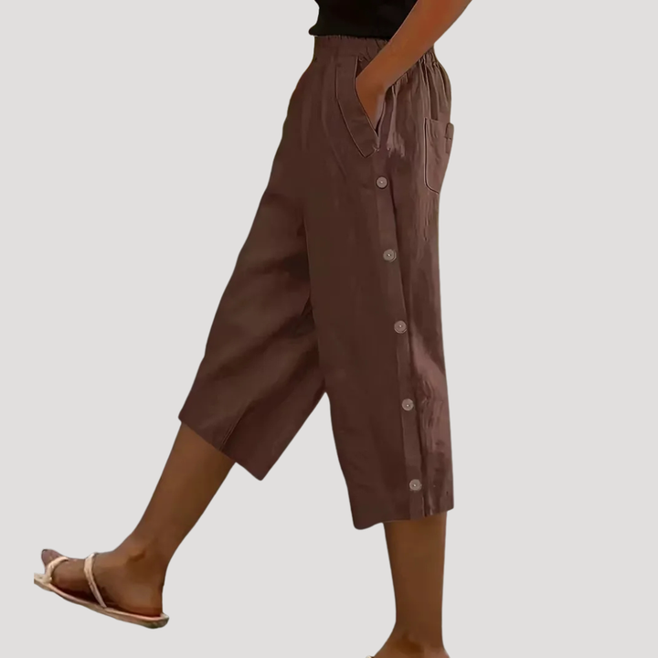 Pantalon fluide femme mi-long, coupe ample et confortable. Parfait pour l'été, style décontracté et léger.