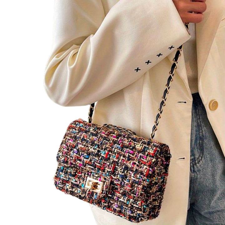 Sac bandoulière femme polyvalent, s'adaptant à tous les styles. L'accessoire de mode élégant indispensable.