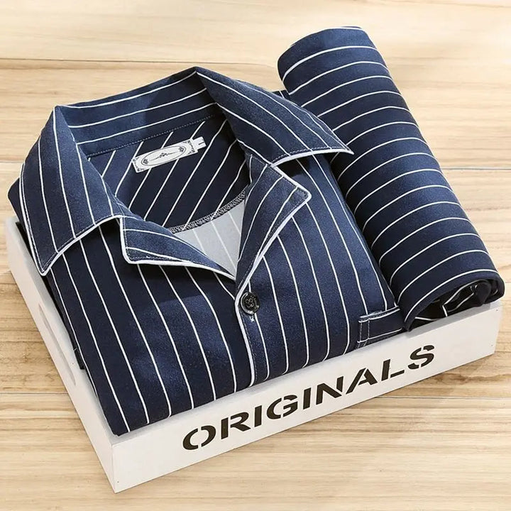 Haut et pantalon de pyjama homme rayé, doux et respirant, pour un confort nocturne absolu.