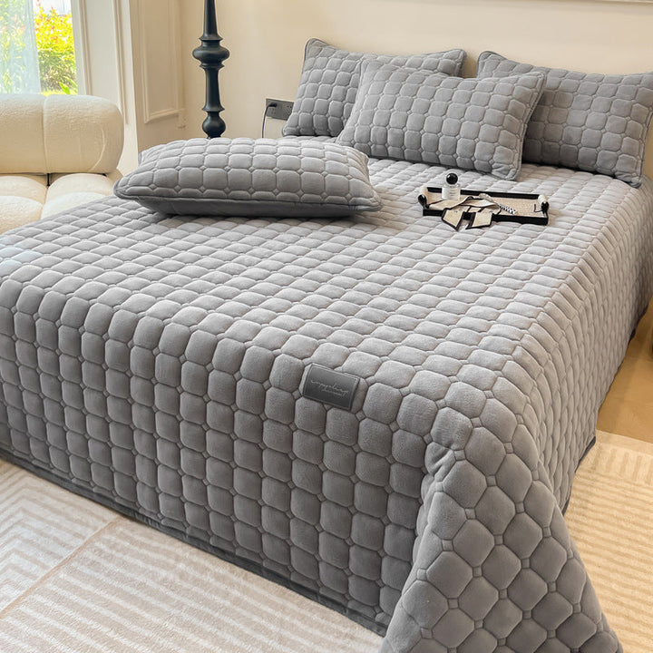 Plaid doux texturé moderne, motifs carrés, idéal pour un intérieur élégant et confortable.
