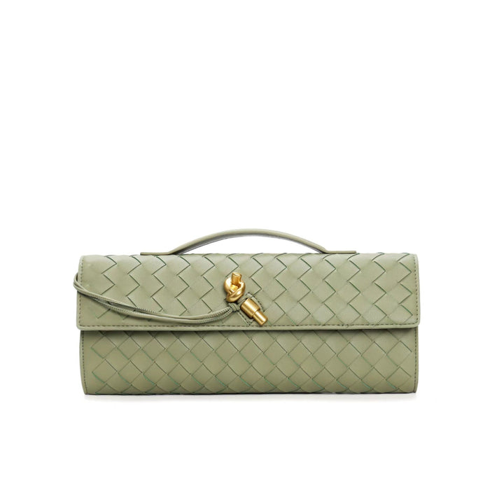 Accessoire de mode féminin: sac à main en cuir tressé, polyvalent et tendance.