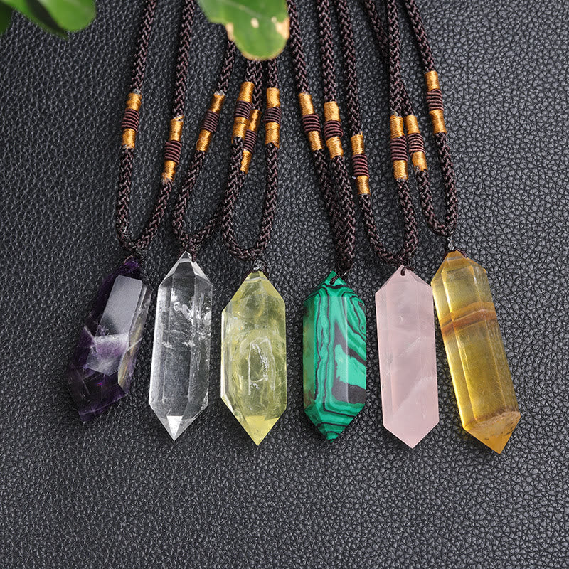 Collier élégant en pierre naturelle hexagonale, bijou pour femme, équilibre et style unique.