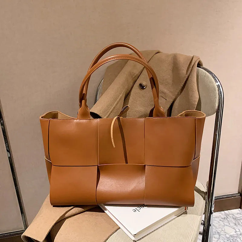 Sac à main bandoulière pour femmes, polyvalent et spacieux. Idéal pour usage quotidien ou travail.